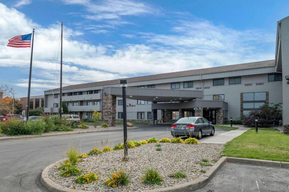 Comfort Inn & Suites North At The Pyramids